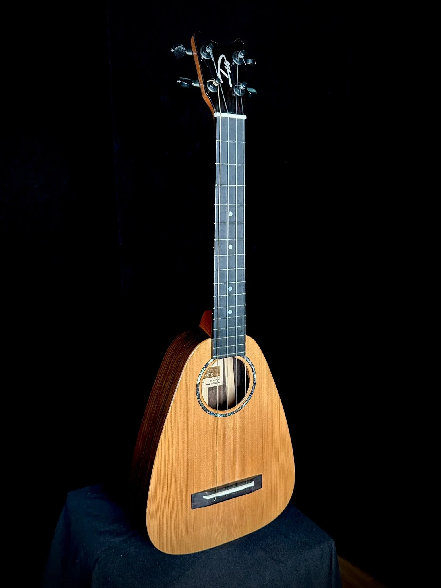 Tiny Tenor Cedar/Rosewood 24017 | Romero Creations